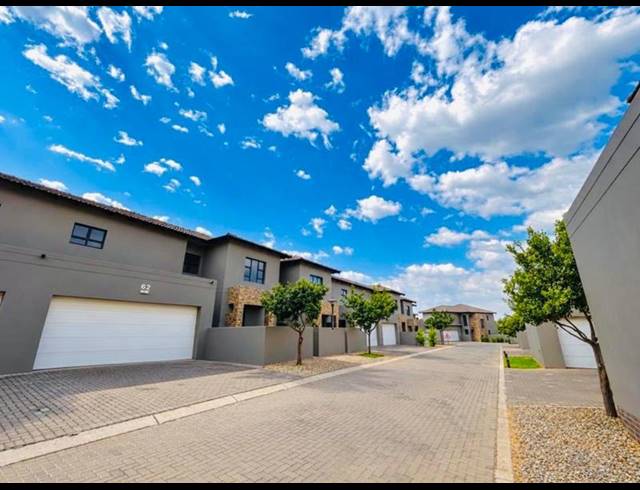 3 BEDROOM TOWNHOUSE FOR SALE IN EYE OF AFRICA